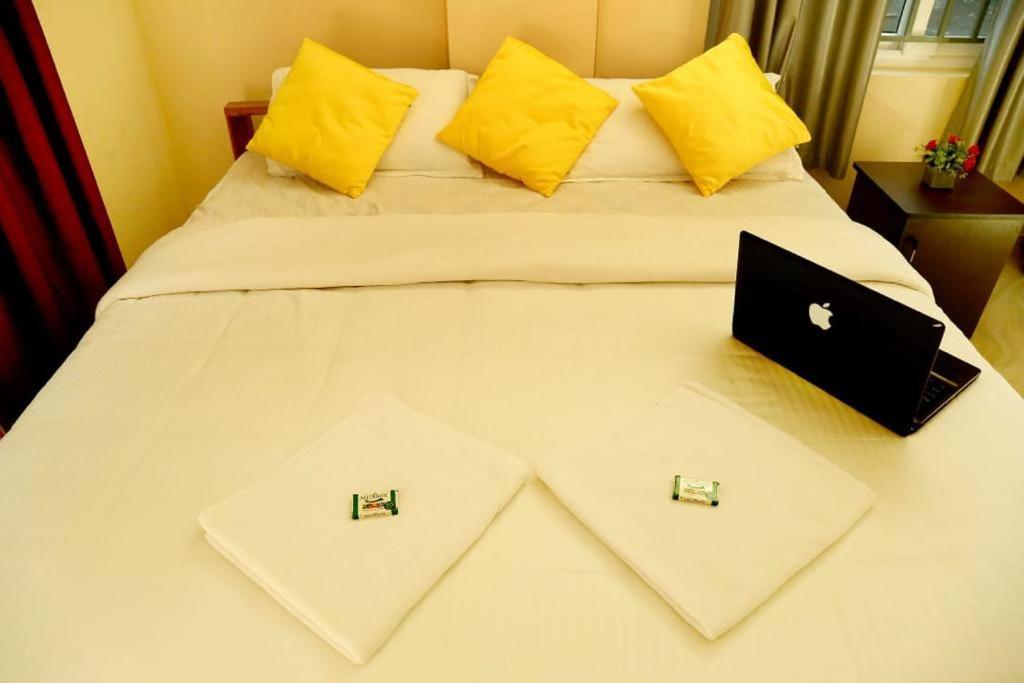 Bed and Breakfast Loyal Residency Sultan Bathery Exterior foto